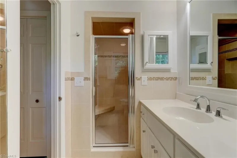 42 Kemp Road E, Greensboro, North Carolina, United States. - Photo 27