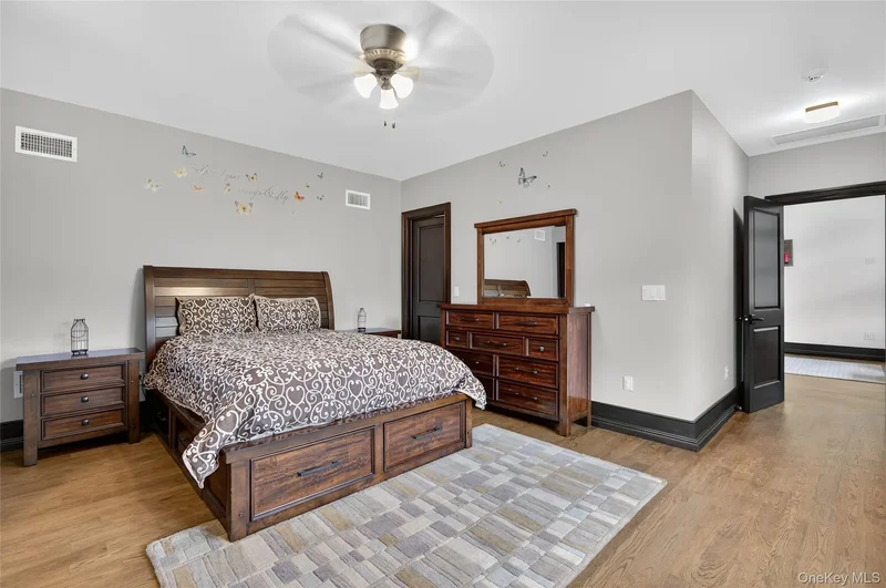 23 Gloria Lane, Huntington, NY 11743, Halesite, New York, United States. - Photo 17