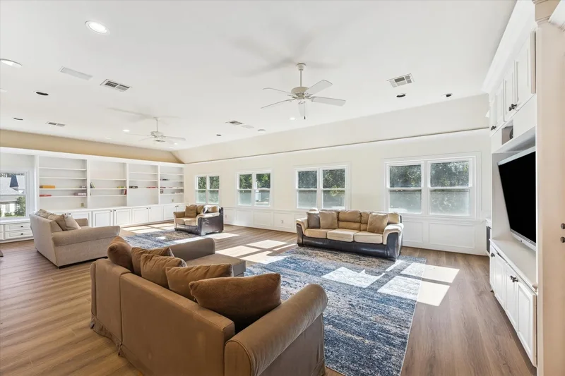 223 Heritage Oaks Lane, Houston, Texas, United States. - Photo 26