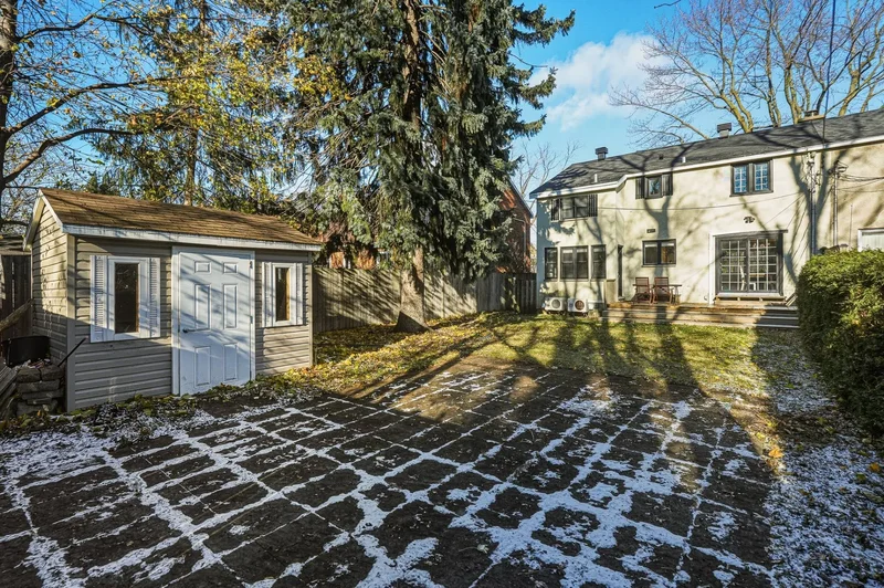 1290 Ch. Waterloo, Mount Royal, Quebec, Canada. - Photo 10
