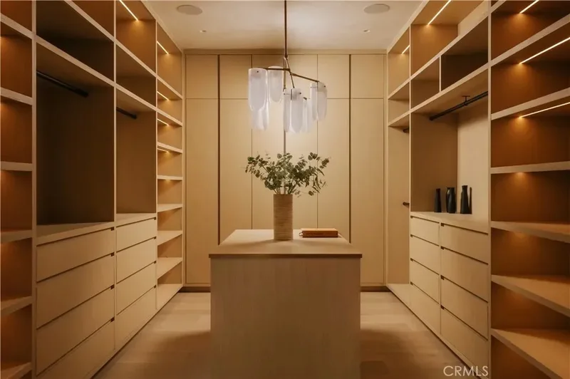 4543 Densmore Avenue, Los Angeles, California, United States. - Photo 32