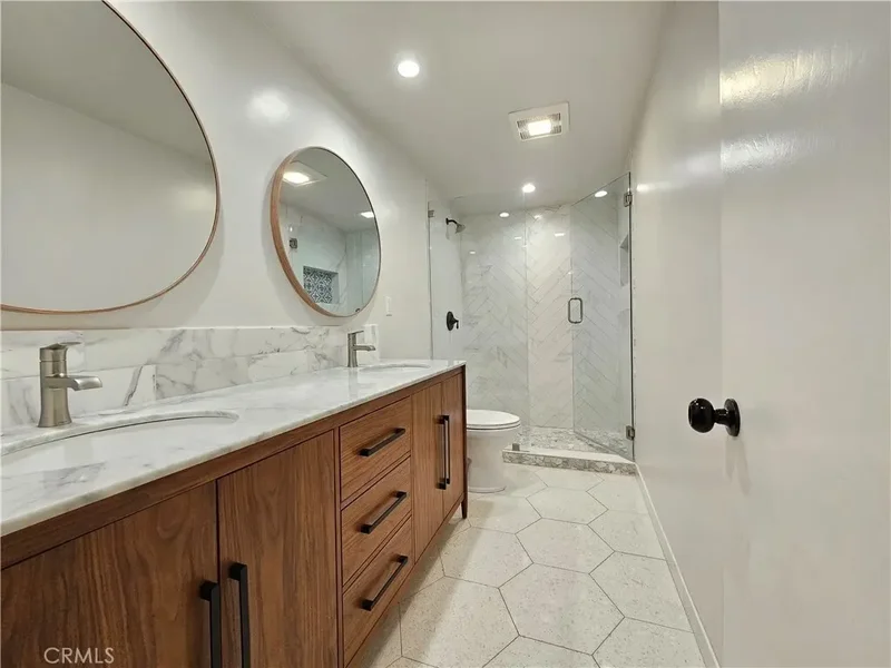 17530 Tuba Street, Los Angeles, California, United States. - Photo 22