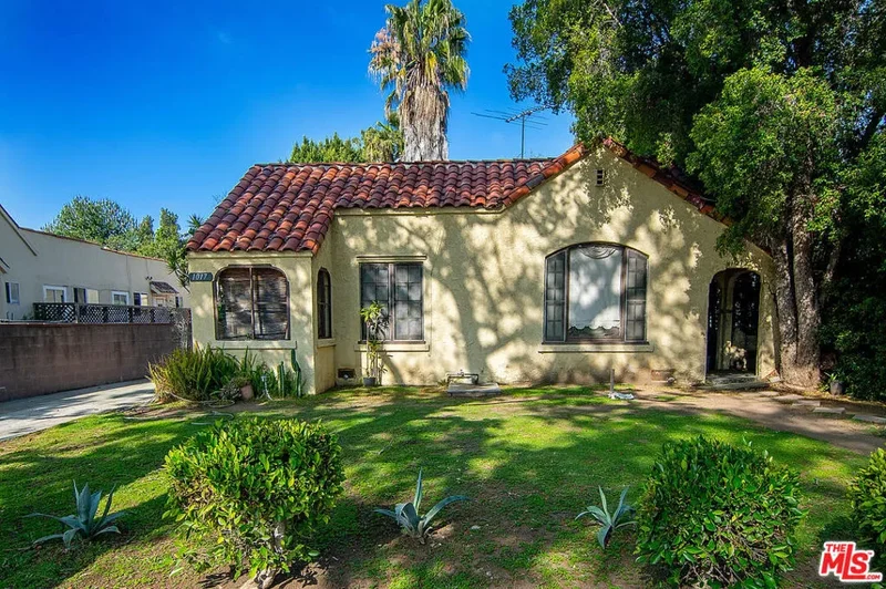 1015 N MARTEL Avenue, Los Angeles, California, United States. - Photo 2