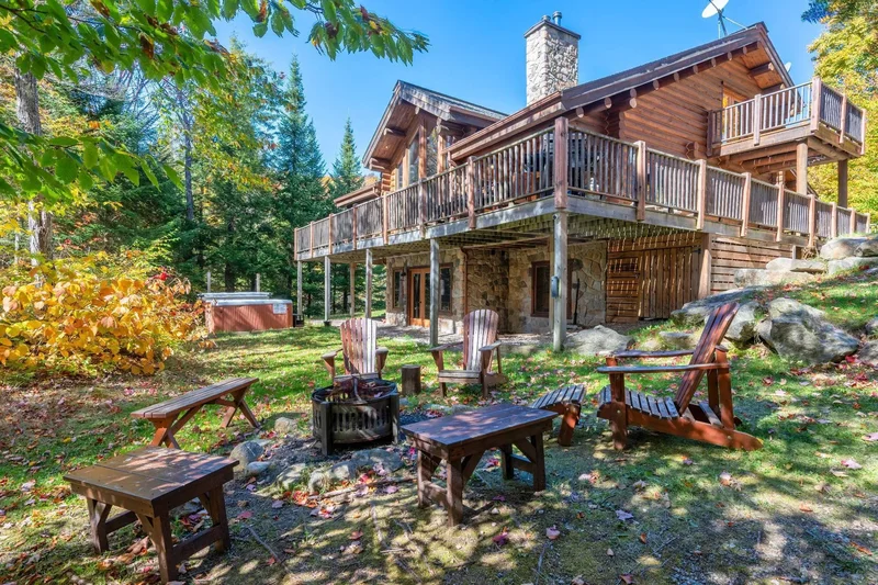Stunning log home combining rustic charm with modern touches