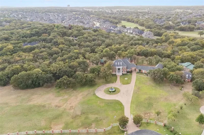 385 Meadow View Drive, Lantana, Texas, United States. - Photo 17