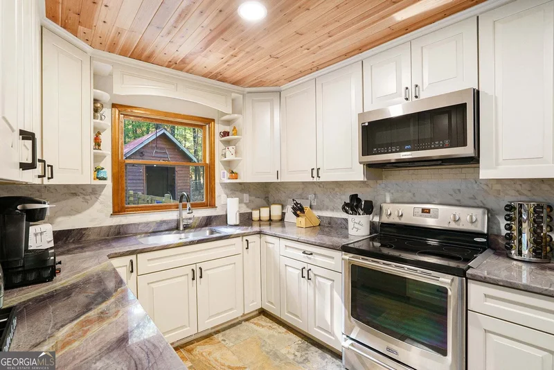 98 Bear Lane, Blue Ridge, GA 30513, Blue Ridge, Georgia, United States. - Photo 12