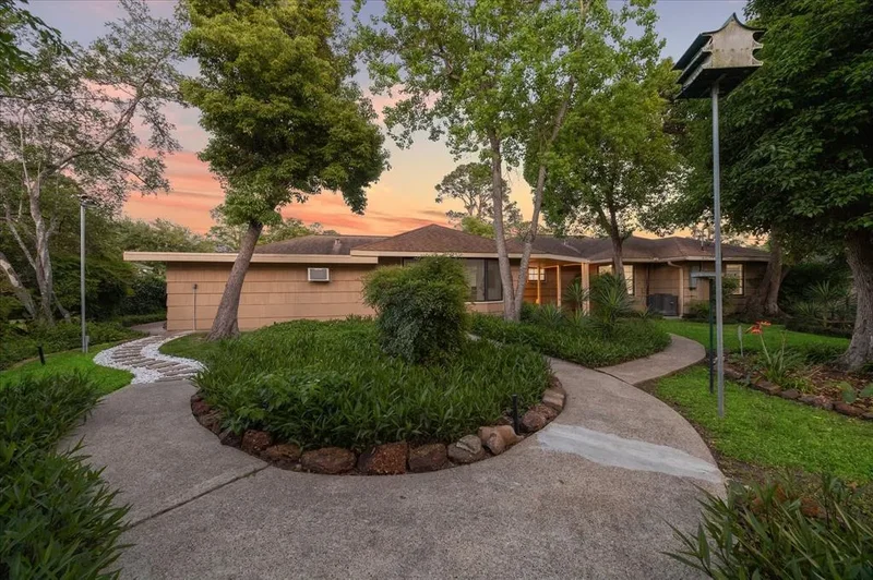 1309 Centennial Drive, Houston, Texas, United States. - Photo 29
