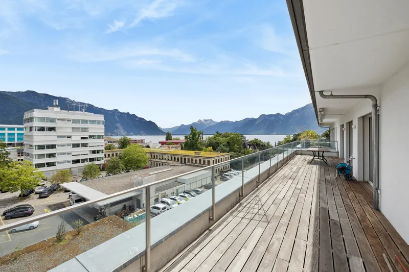 Splendid Penthouse With Large Terrace And Lake View
