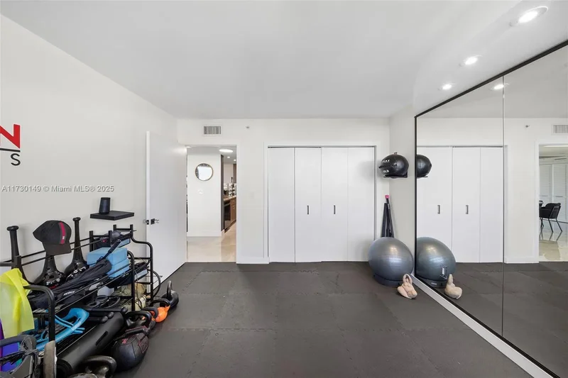 650 West Ave 1004, Miami Beach, Florida, United States. - Photo 16