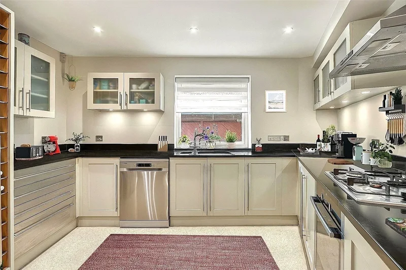 Belsize Park, London, England, United Kingdom. - Photo 14