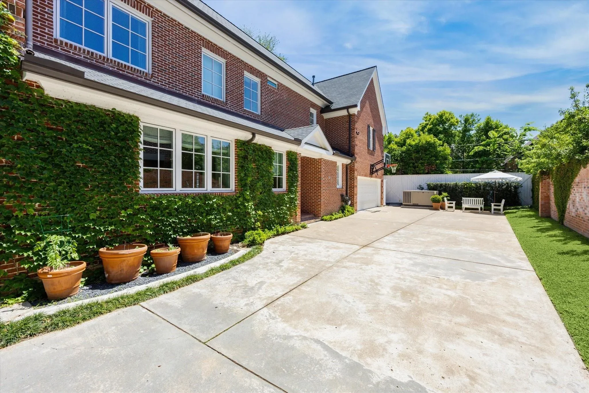 2413 Brentwood Drive, Houston, Texas, United States. - Photo 45
