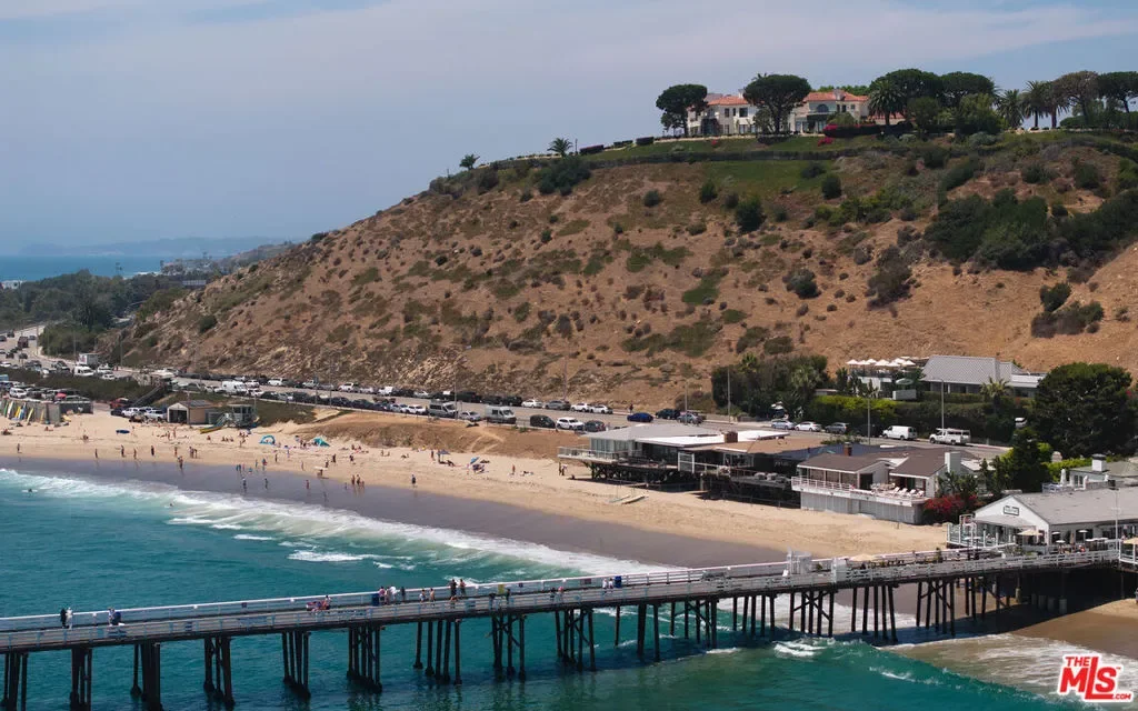 23018 Pacific Coast Highway, Malibu, California, United States. - Photo 41