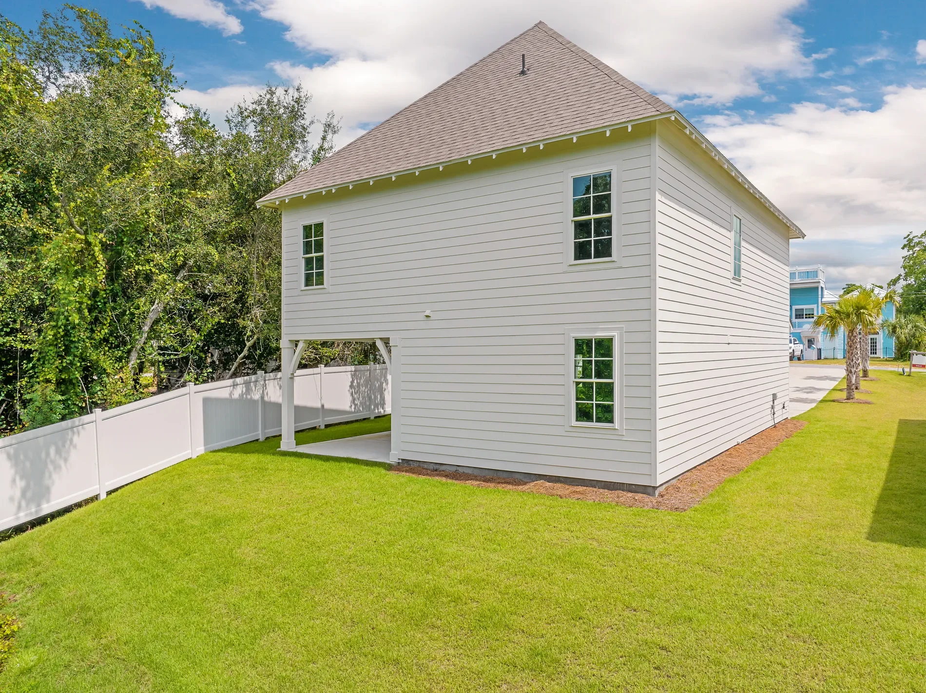 Exterior photo 4