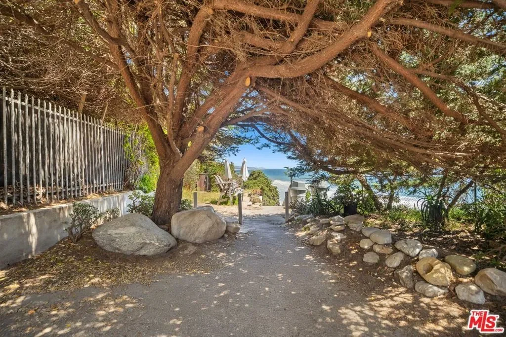 31830 Broad Beach Road, Malibu, California, United States. - Photo 36