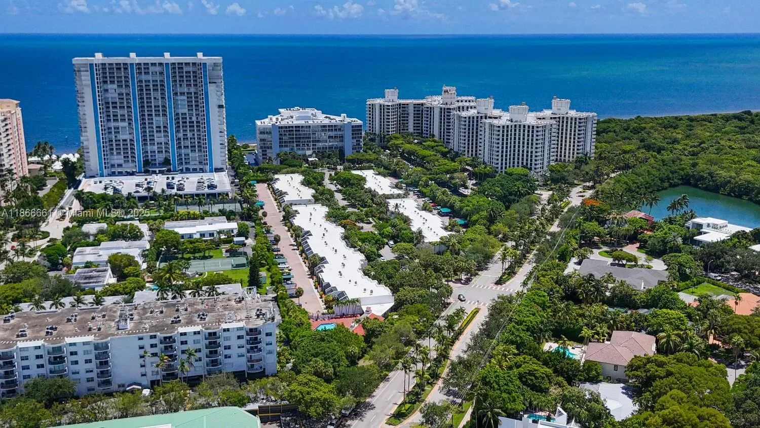 265 Grapetree Dr 110, Key Biscayne, Florida, United States. - Photo 38