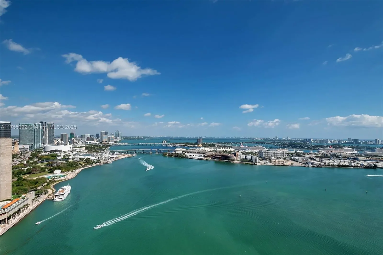848 Brickell Key Dr 4002, Miami, Florida, United States. - Photo 3