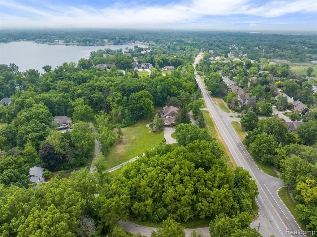 4670 COVE Road, West Bloomfield Twp, MI 48323, Orchard Lake Village, Michigan, United States. - Photo 29