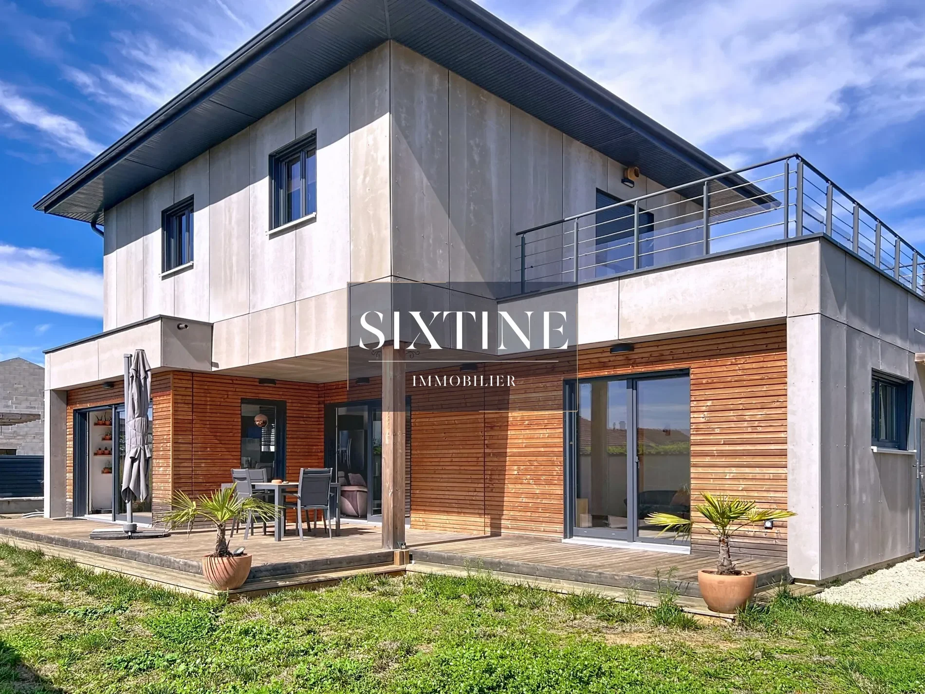Exterior photo 3