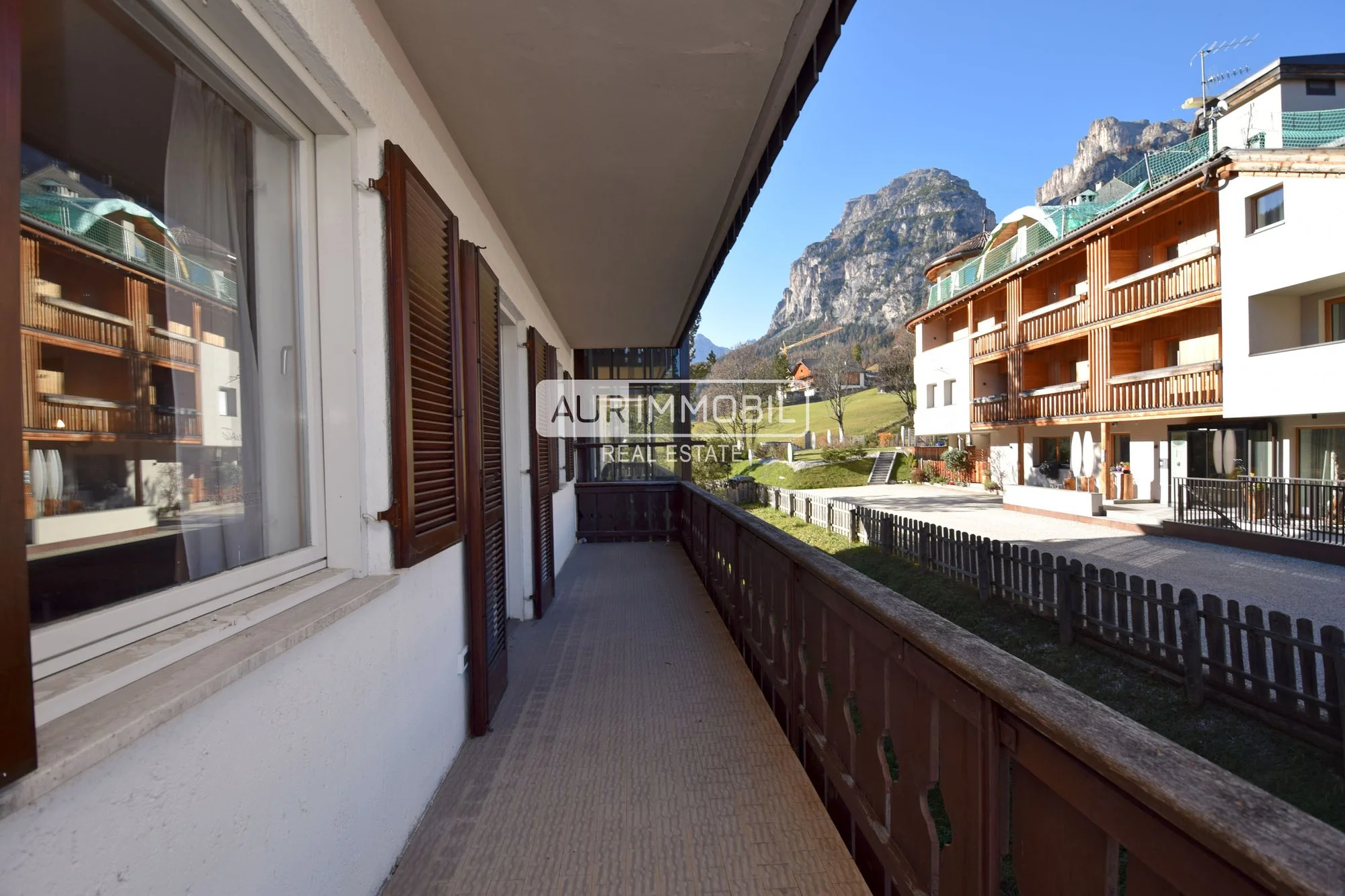 Exterior photo 1