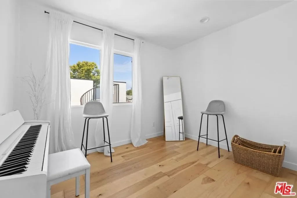 3170 Glenmanor Place, Los Angeles, California, United States. - Photo 31