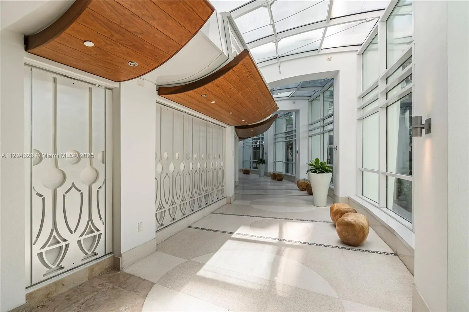 4401 COLLINS AV 2906/2908, Miami Beach, Florida, United States. - Photo 55