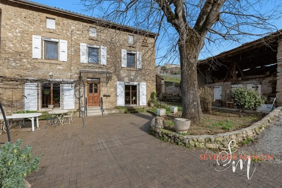 Exterior photo 2