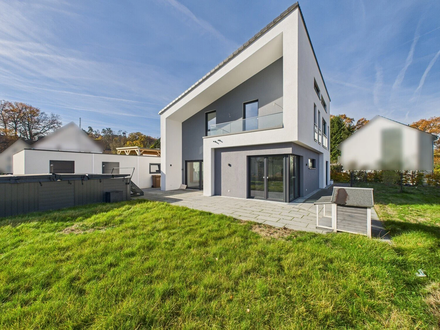 Exterior photo 2