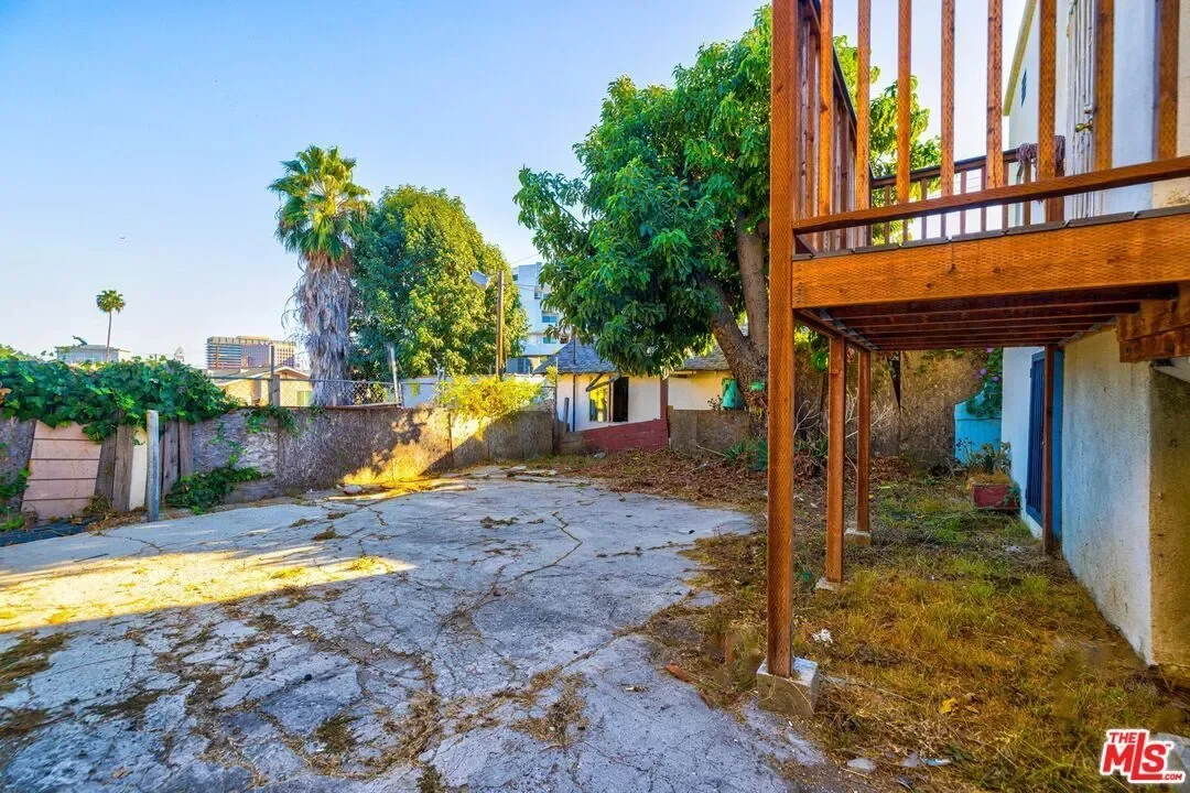 308 E Edgeware Rd, Los Angeles, California, United States. - Photo 18