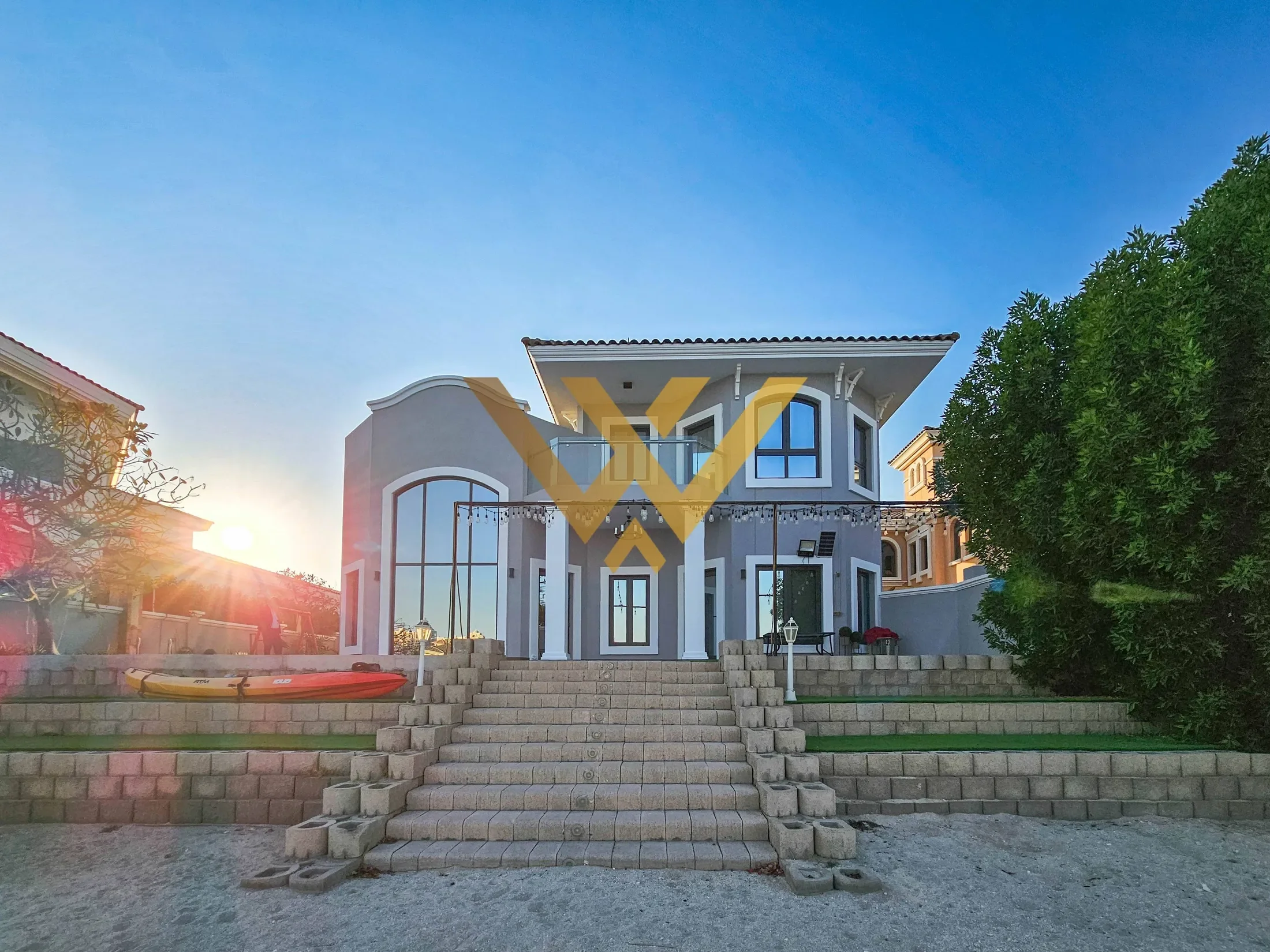 Exterior photo 5