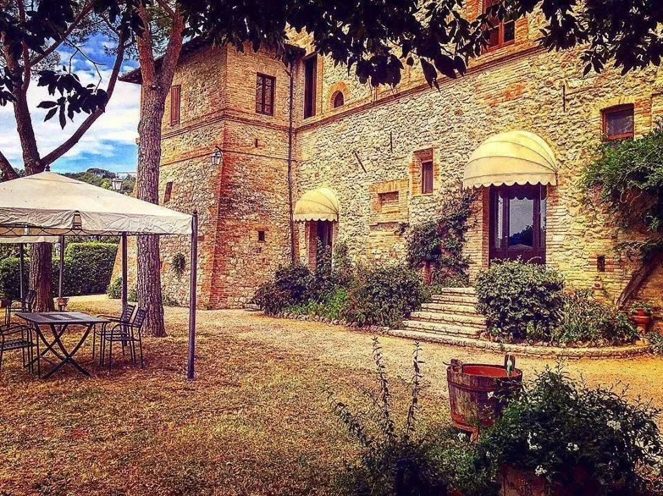 Exterior photo 5