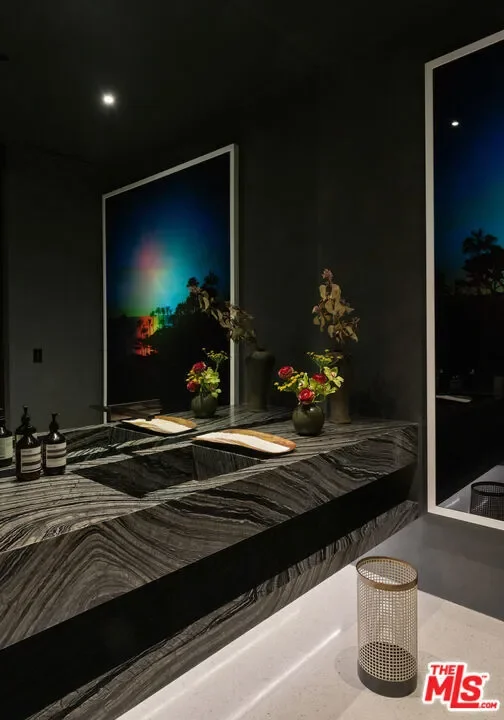 9265 Robin Drive, Los Angeles, California, United States. - Photo 20