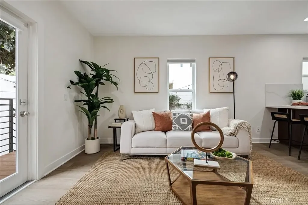 724 San Miguel Avenue, Los Angeles, California, United States. - Photo 13