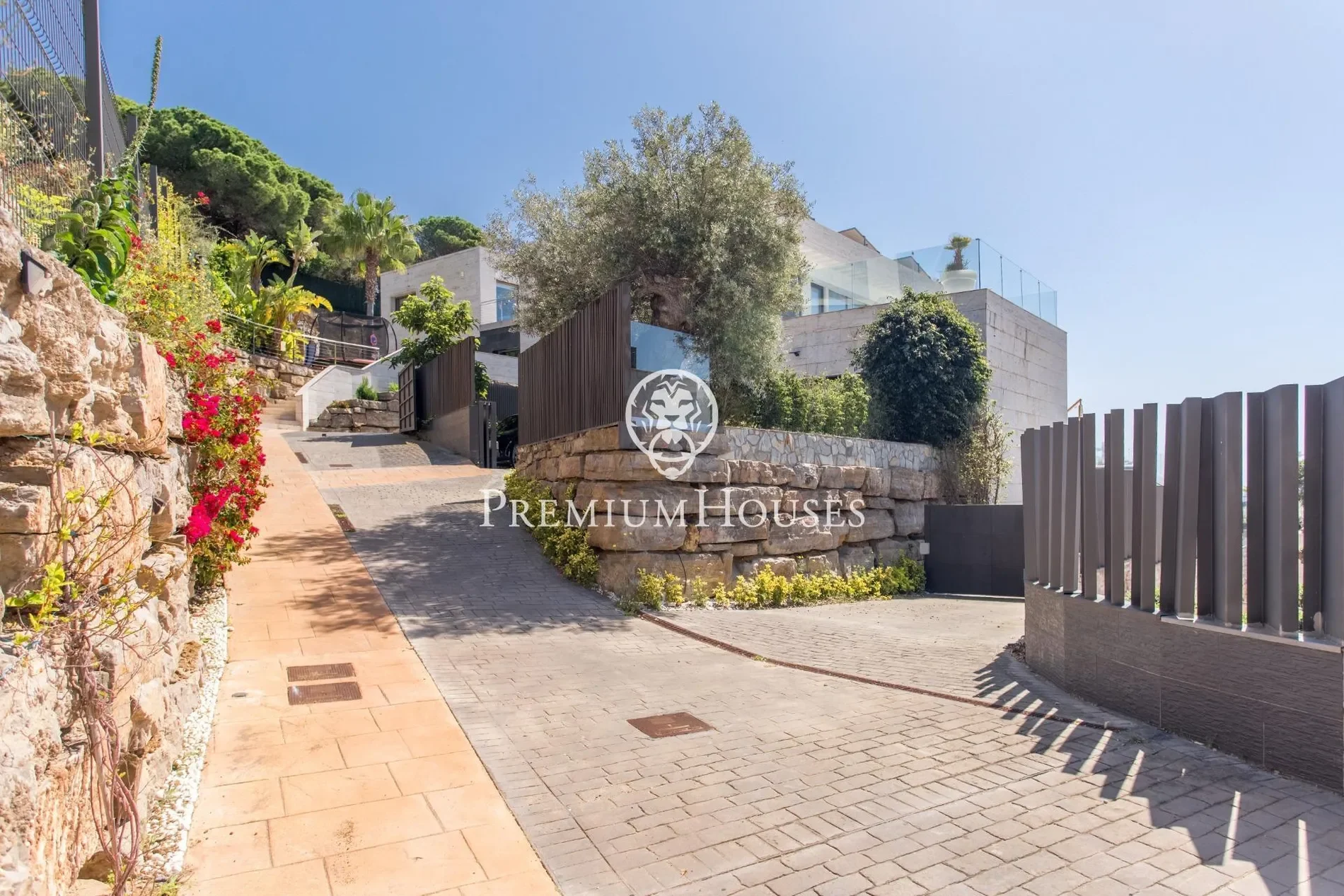House For Sale In Sant Vicenç De Montalt With Spectacular Views Of The Sea