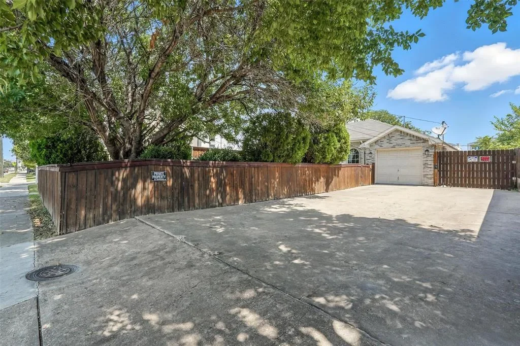 1510 N Carroll Avenue, Dallas, Texas, United States. - Photo 24