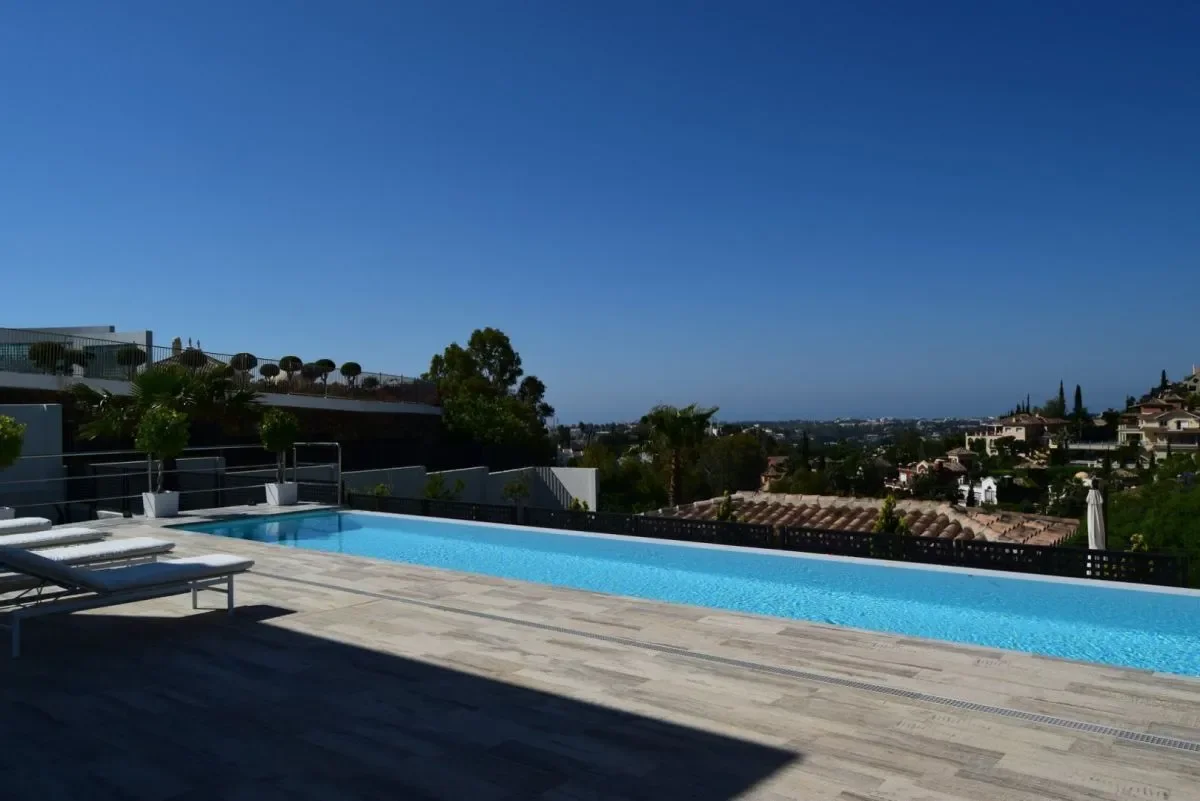 Exterior photo 6