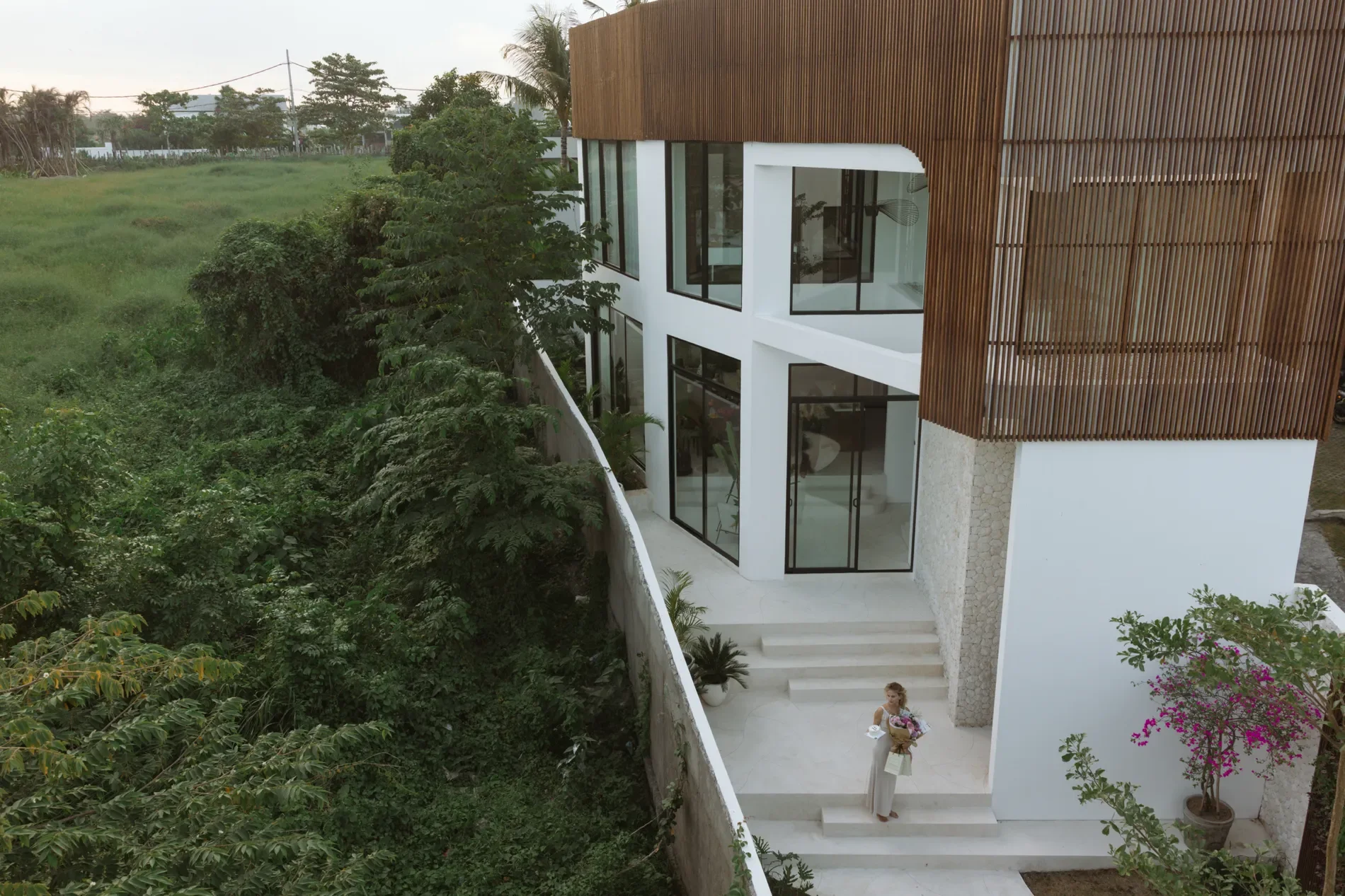 Exterior photo 2