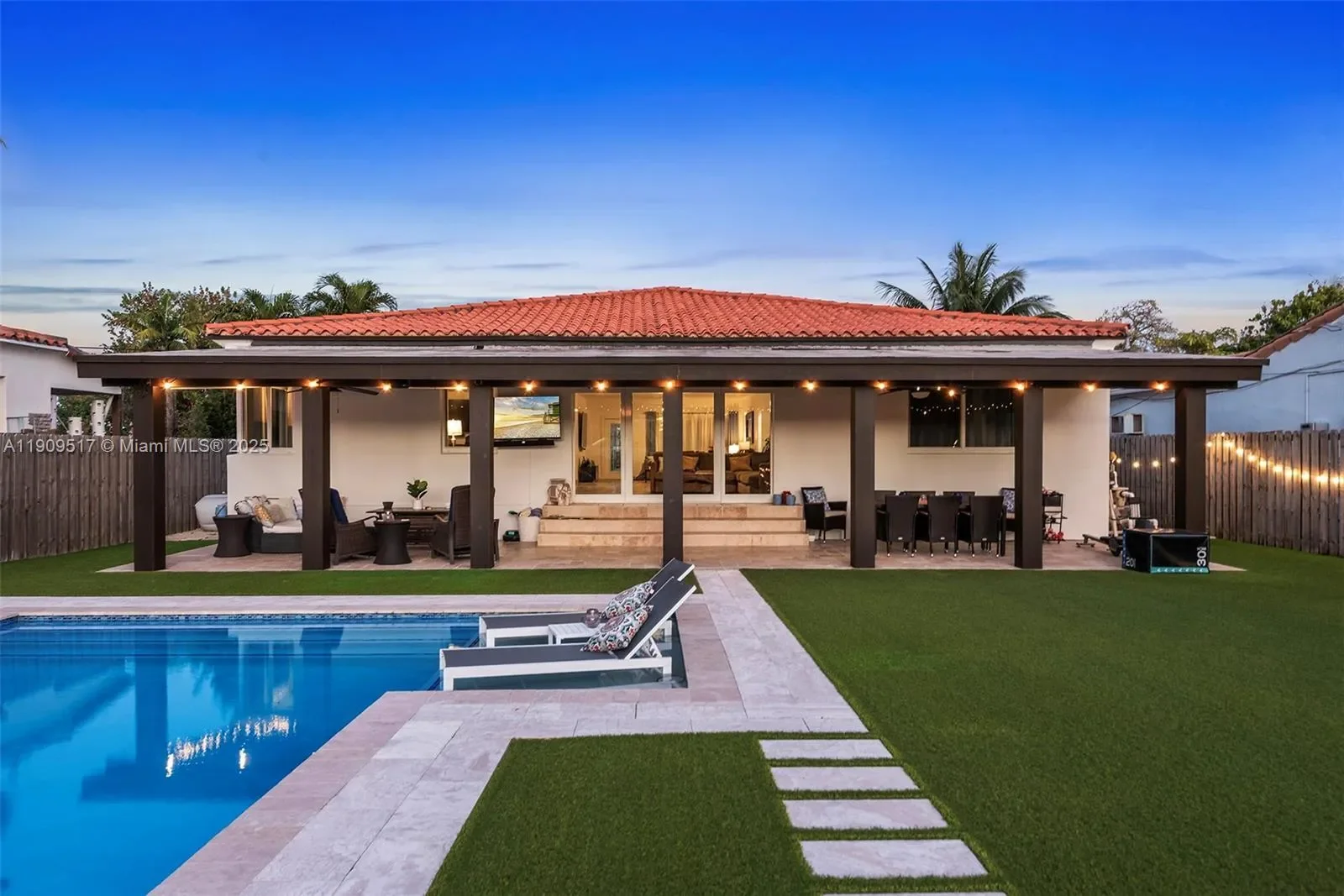7940 Hawthorne Ave, Miami Beach, Florida, United States. - Photo 12