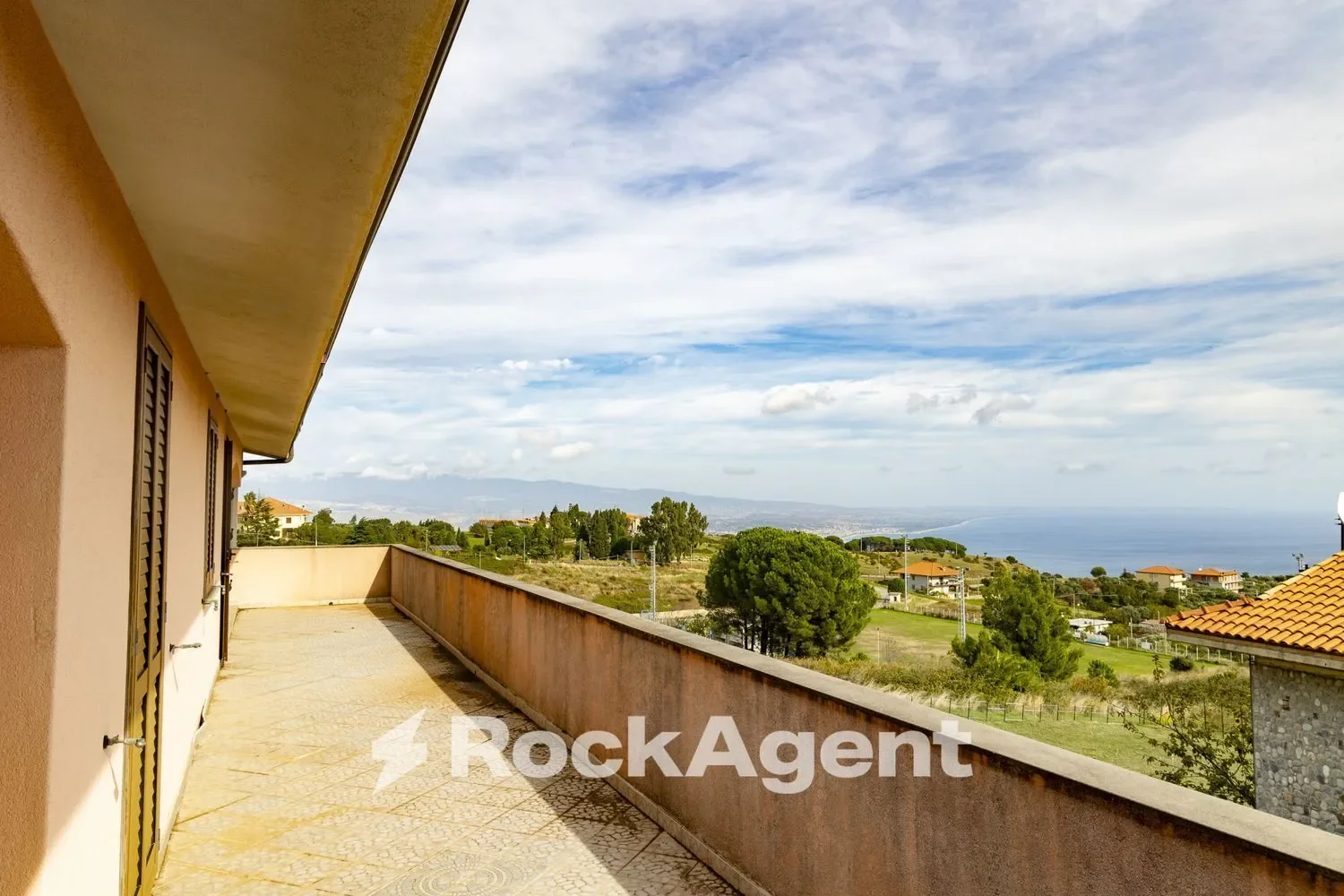 Exterior photo 9