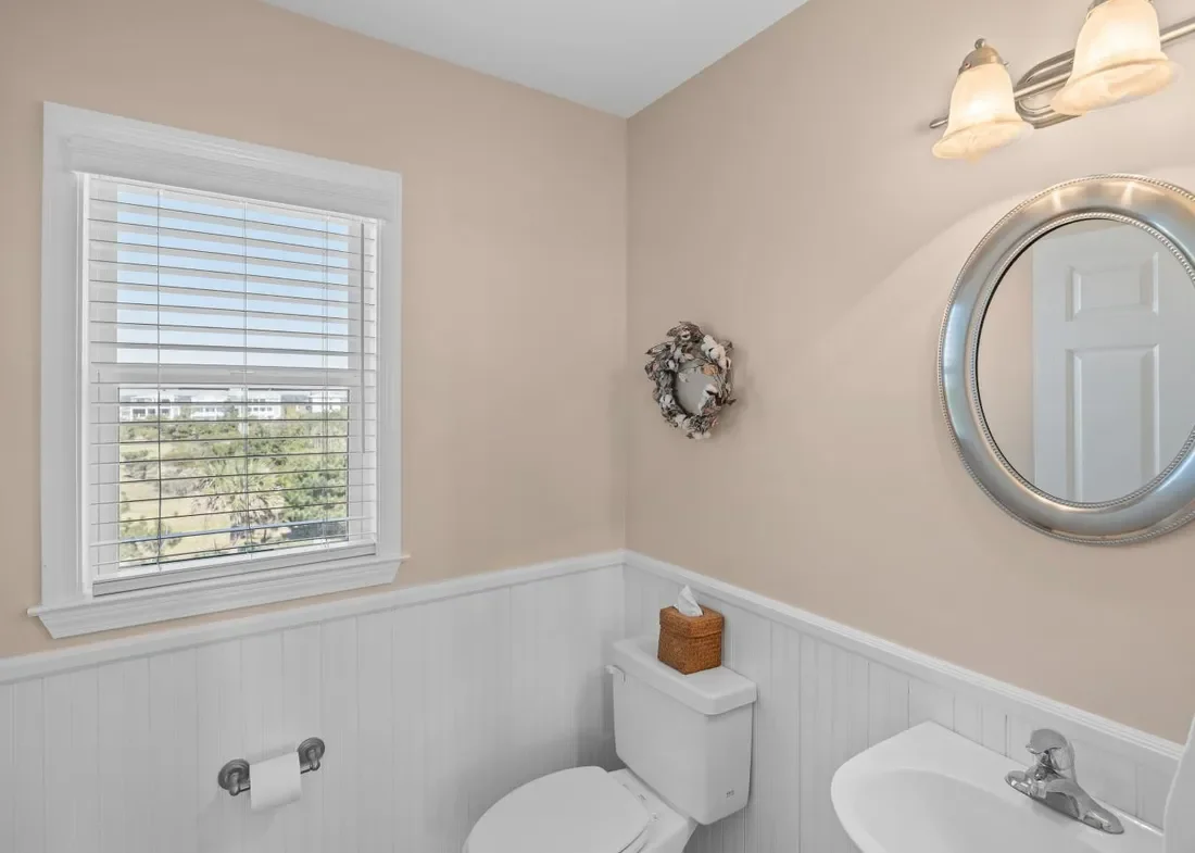 6901 W Beach Drive, Oak Island, North Carolina, United States. - Photo 18