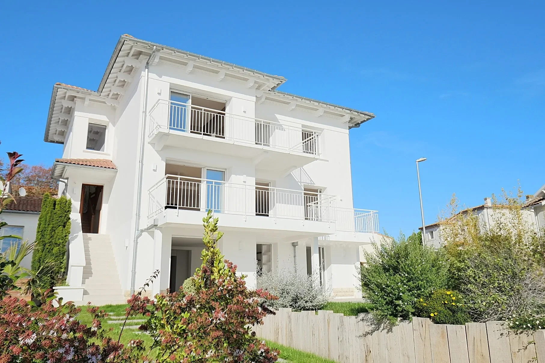 Exterior photo 6
