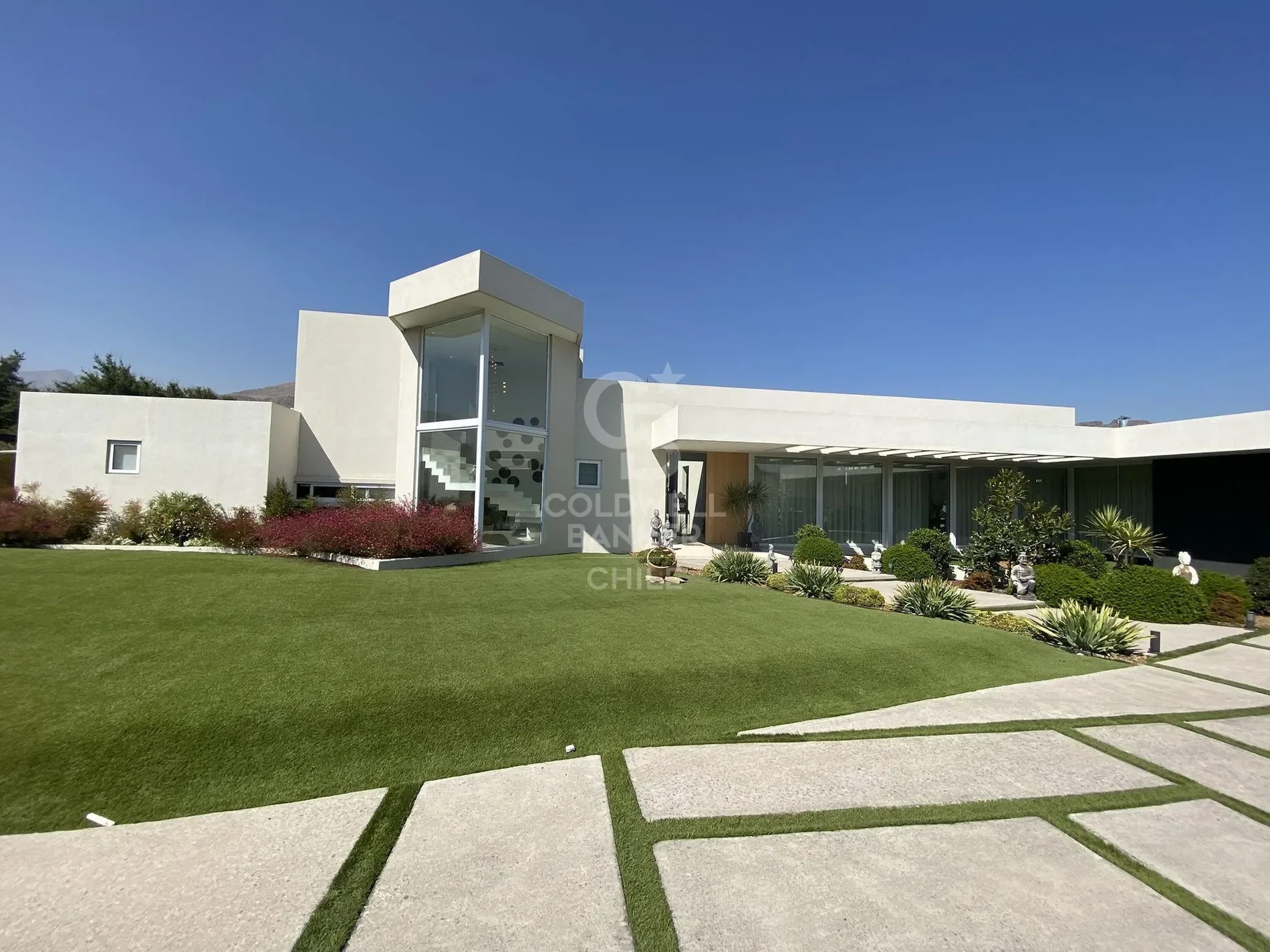 Exterior photo 5