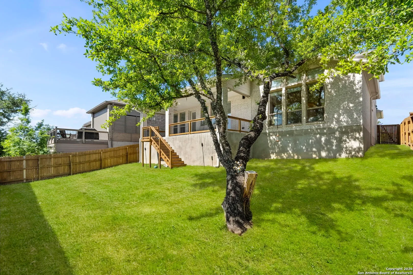Exterior photo 6