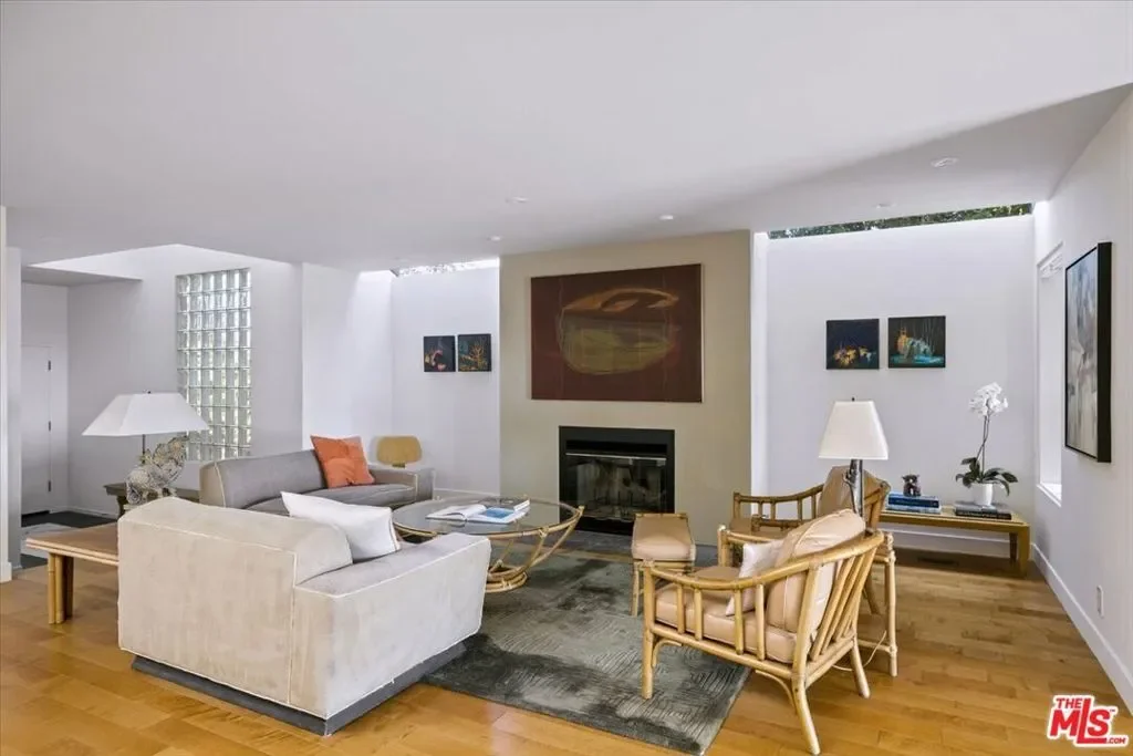 1358 Killarney Avenue, Los Angeles, California, United States. - Photo 7