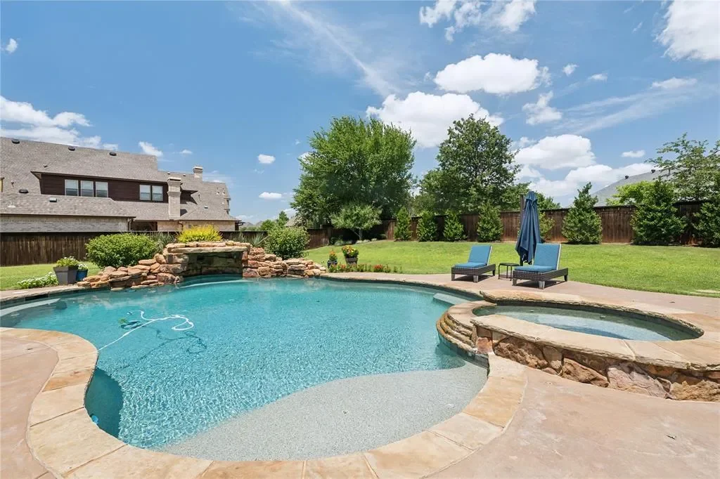 5803 Chalford Common, Colleyville, Texas, United States. - Photo 36