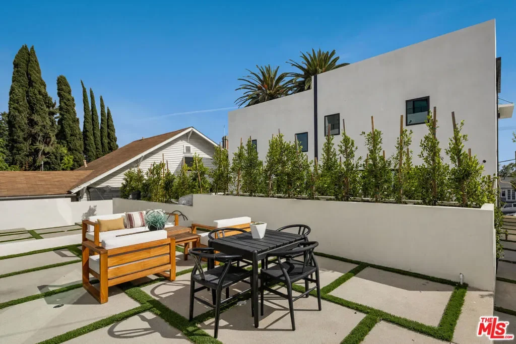 2007 Bellevue Avenue, Los Angeles, California, United States. - Photo 23
