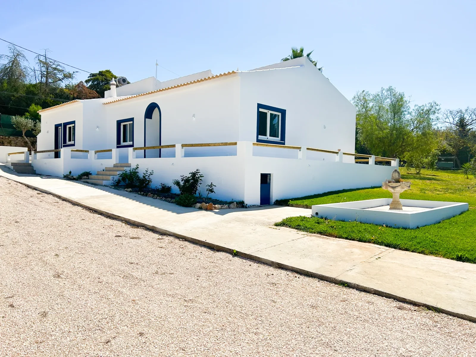 Exterior photo 2