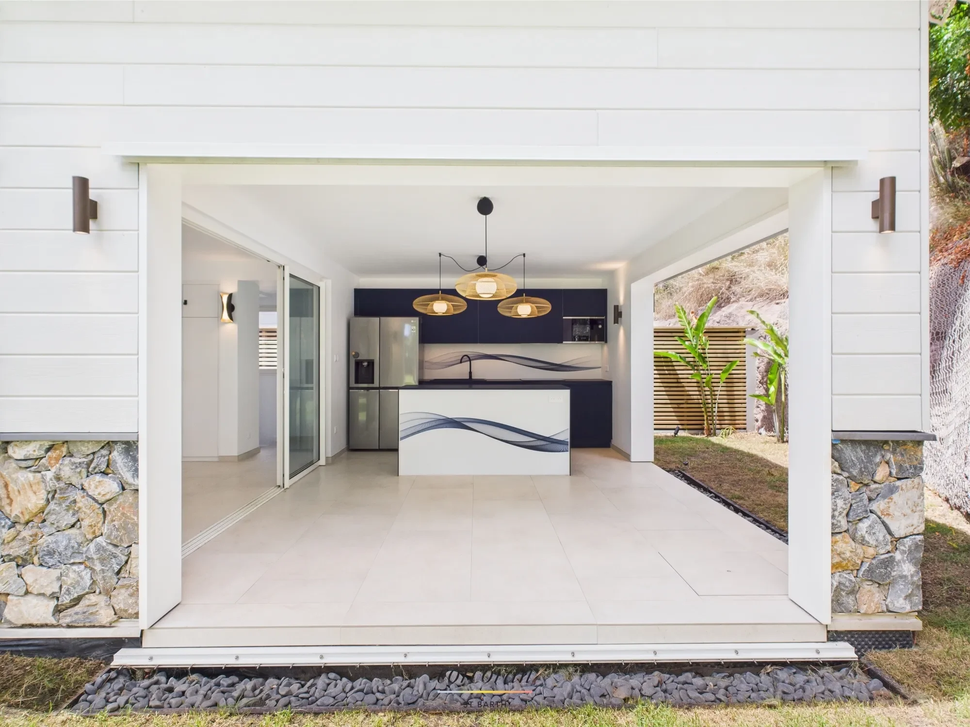 Exterior photo 3