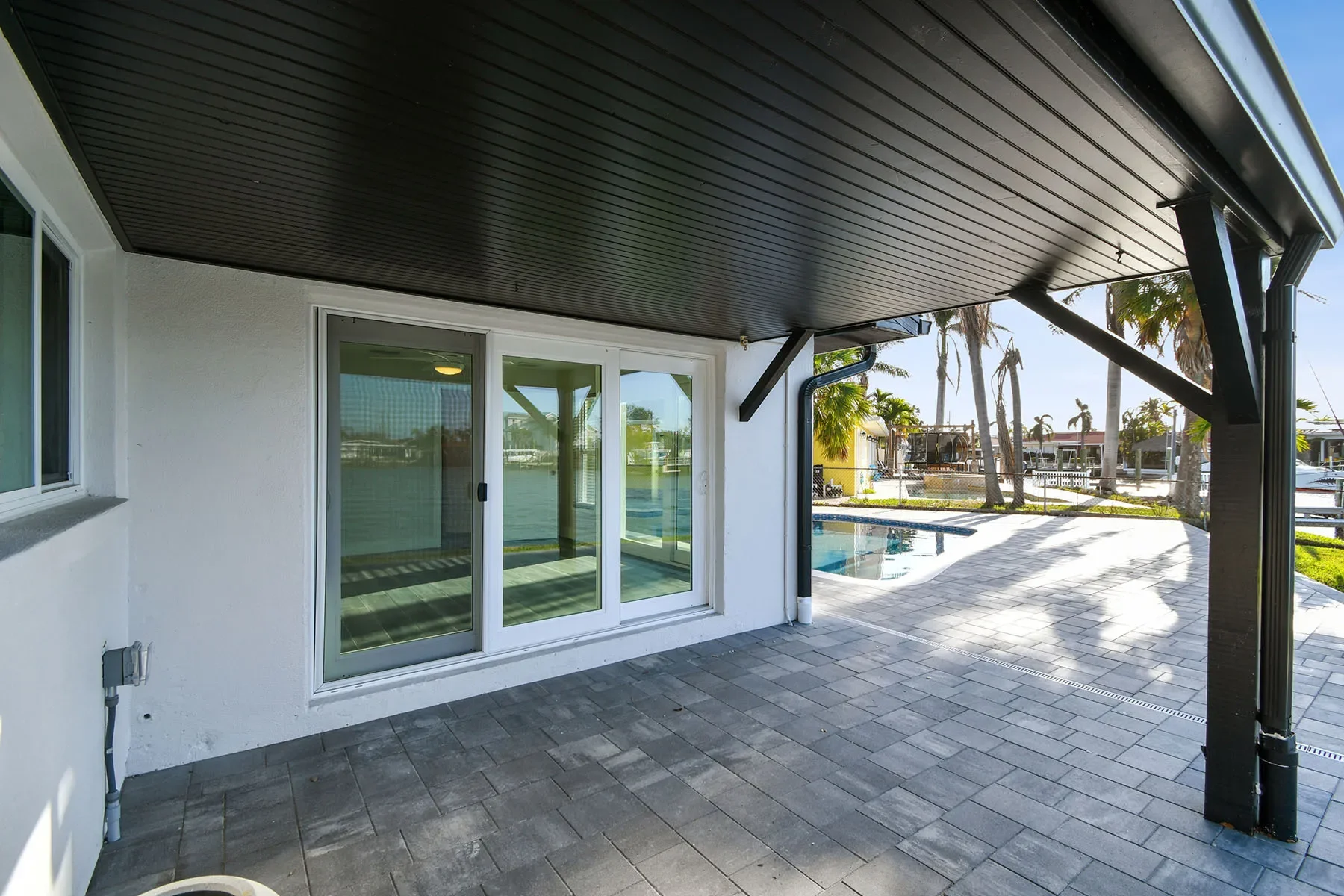 Exterior photo 7