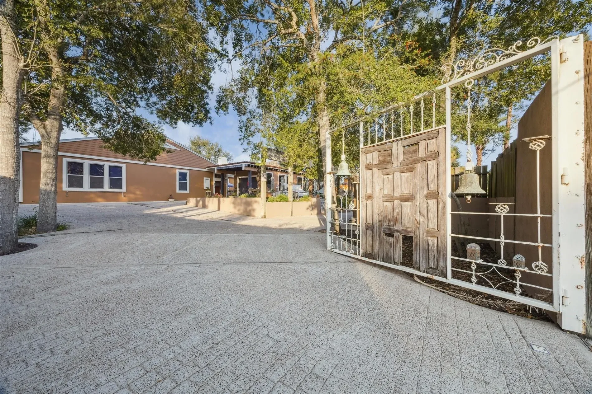 614 Pine Gully Road, Seabrook, Texas, United States. - Photo 22