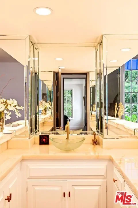 2113 Stoney Hill Road, Los Angeles, California, United States. - Photo 2